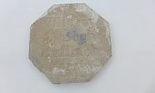 "Uratowane w ostatniej chwili". Konserwator szukał w śmieciach fragmentów posadzki