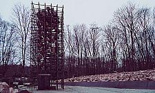 Olbrzymi pomnik na cmentarzu. Powstał w miejscu masowego grobu Żydów