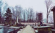 Olbrzymi pomnik na cmentarzu. Powstał w miejscu masowego grobu Żydów