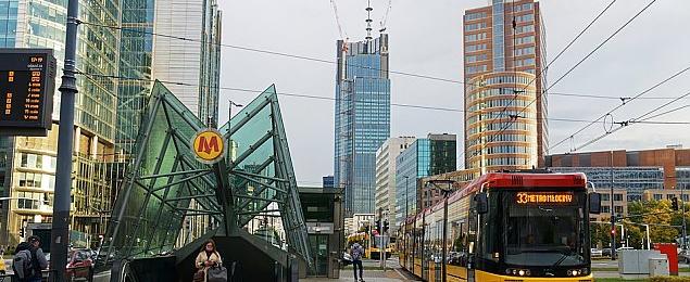 Ferie w Warszawie. Mniej autobusów, tramwajów i metra