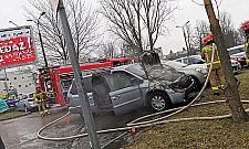 Na Łukowej spłonął chrysler. Przyczyna na razie nieznana