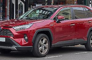 W 2020 roku ratusz wziął w leasing 41 aut. Zapowiedzi sobie, praktyka sobie