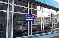 "Widzia�em kolejk� karetek". Szpital Br�dnowski dementuje plotki o przepe�nieniu