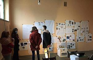 Urzędnicy postanowili... pomóc młodzieży. Stworzyli lokal "bez oferty"