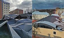 Wichura zrywała dachy, wyrywała drzewa. Tysiące interwencji w Warszawie