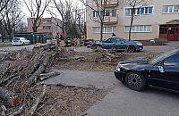 Uszkodzone auta, zagro�one przedszkole. Licz� straty po wichurze
