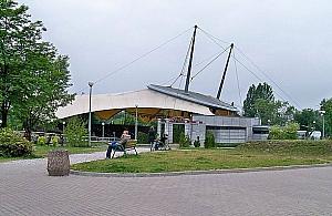 Park Górczewska: problem toalety przerósł urzędników. Musieli ją zamknąć