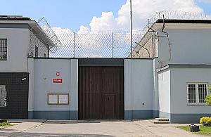 78-latka próbowała przemycić marihuanę do więzienia na Służewcu. Przyszła na widzenie z synem