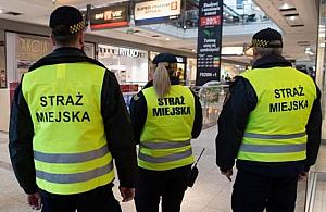 Atak na strażników miejskich w Galerii Młociny. Poszło o... maseczkę