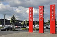 Okradli konwojenta na parkingu Factory. Policyjny pies w akcji