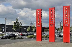 Okradli konwojenta na parkingu Factory. Policyjny pies w akcji