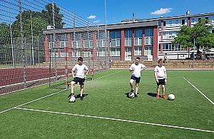 Podstawówka walczy o boisko i... stoły bilardowe