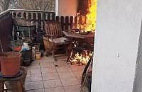 Pożar na balkonie przy Kasprowicza. Ktoś rzucił peta z wyższego piętra?