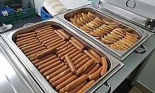 Urzędnicy pokazali, jak wygląda catering dla uchodźców