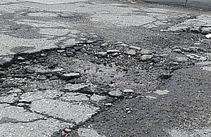 Dziurawe ulice Młocin. Czy jest szansa na poprawę?