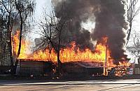 Potężny pożar w Marysinie Wawerskim. Spłonęły trzy duże baraki