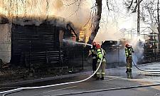 Potężny pożar w Marysinie Wawerskim. Spłonęły trzy duże baraki