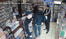 Trzy lata temu dokonali rozboju sklepowego. Policja nie odpuszcza