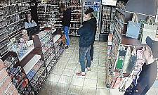 Trzy lata temu dokonali rozboju sklepowego. Policja nie odpuszcza