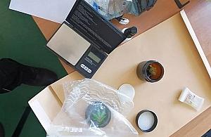 Ósmoklasista przyniósł do szkoły marihuanę. "Nie jest amatorem"