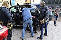 Udawali policjant�w, okradali prostytutki