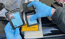 Udawali policjantów, okradali prostytutki