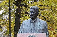 Ford nie wierzy�, Reagan nie zd��y�. Prezydenci USA w Warszawie