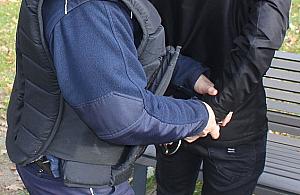 24-latek poszedł "na ciuchy". Chciał ukraść trzy pary spodni