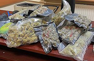 Akcja policji na Gocławku. Narkotyki trzymał prawie wszędzie