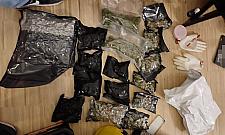 Akcja policji na Gocławku. Narkotyki trzymał prawie wszędzie