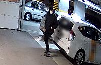 Kradzież toyoty na Tarchominie. Policja szuka podejrzanego