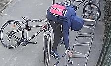 Wystarczyła chwila i rower zniknął. Poszukiwany złodziej z Bródna