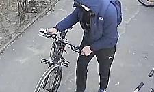 Wystarczyła chwila i rower zniknął. Poszukiwany złodziej z Bródna