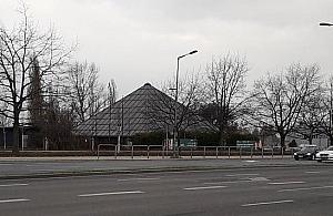 Piramida na Połczyńskiej. Kto i kiedy ją zbudował?