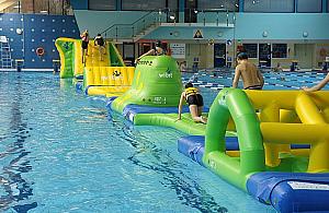 PEDOFIL na basenach Warszawianki? "Dzieci filmowane w przebieralniach"