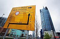 Rozbierają dźwig przy Varso. Musieli zamknąć Chmielną