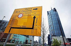 Rozbierają dźwig przy Varso. Musieli zamknąć Chmielną