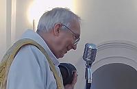 Ksiądz Drozdowicz znów jest bohaterem sieci. Nietypowe kazanie na Bielanach