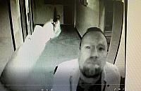 "Einstein" z Bródna poszukiwany. Rzucił się na kamery monitoringu