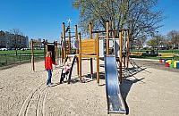 Lazurowa Wyspa otwarta. Nowy plac zabaw w parku na Jelonkach