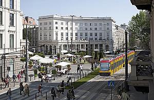 Zwężą jezdnię na pl. Zbawiciela. Aktywiści chcą ją zamknąć