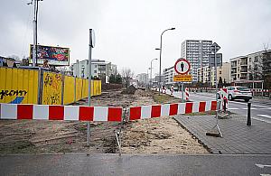 Prace przy Kondratowicza doskwierają mieszkańcom. "Totalny chaos"