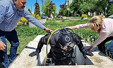 Wiceburmistrz zanurkował w fontannie. "Uruchomimy ją na lato"