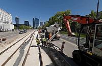 Ułożono pierwsze szyny na Kasprzaka. Rośnie zielone torowisko