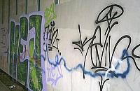 Mazał pod mostem. Nagle rzucił się do ryzykownej ucieczki na rowerze