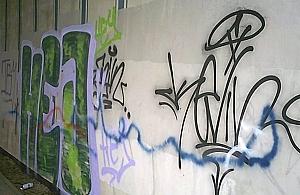 Mazał pod mostem. Nagle rzucił się do ryzykownej ucieczki na rowerze