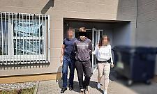 Dotkliwie pobili 22-latka. Prokurator uznał, że dozór policyjny wystarczy