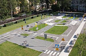 Miasteczko ruchu drogowego na Targówku? Lepsze stacjonarne czy przenośne?