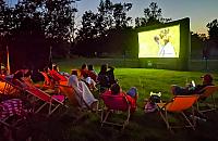 Rusza letnie kino na Pla�y Romantycznej. Ju� w niedziel� "Za jakie grzechy dobry Bo�e"