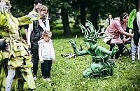 Latający Teatr Sztuki Ciała odwiedza bielańskie parki